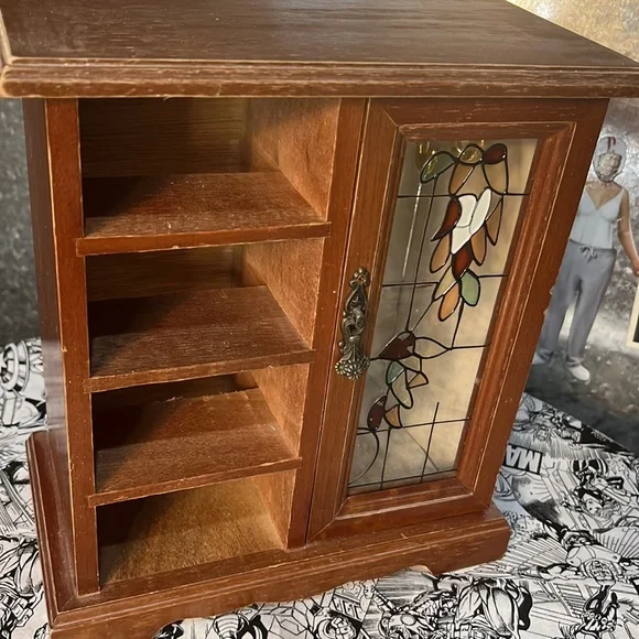 Tiny wooden cabinet for a dollhouse or for jewelry storage - Picture 9 of 10